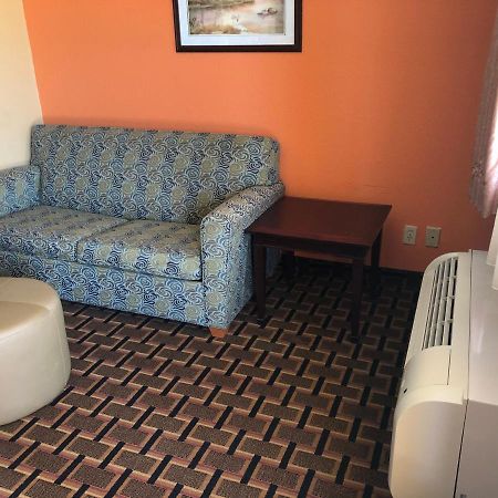 La Grange Executive Inn And Suites Bagian luar foto