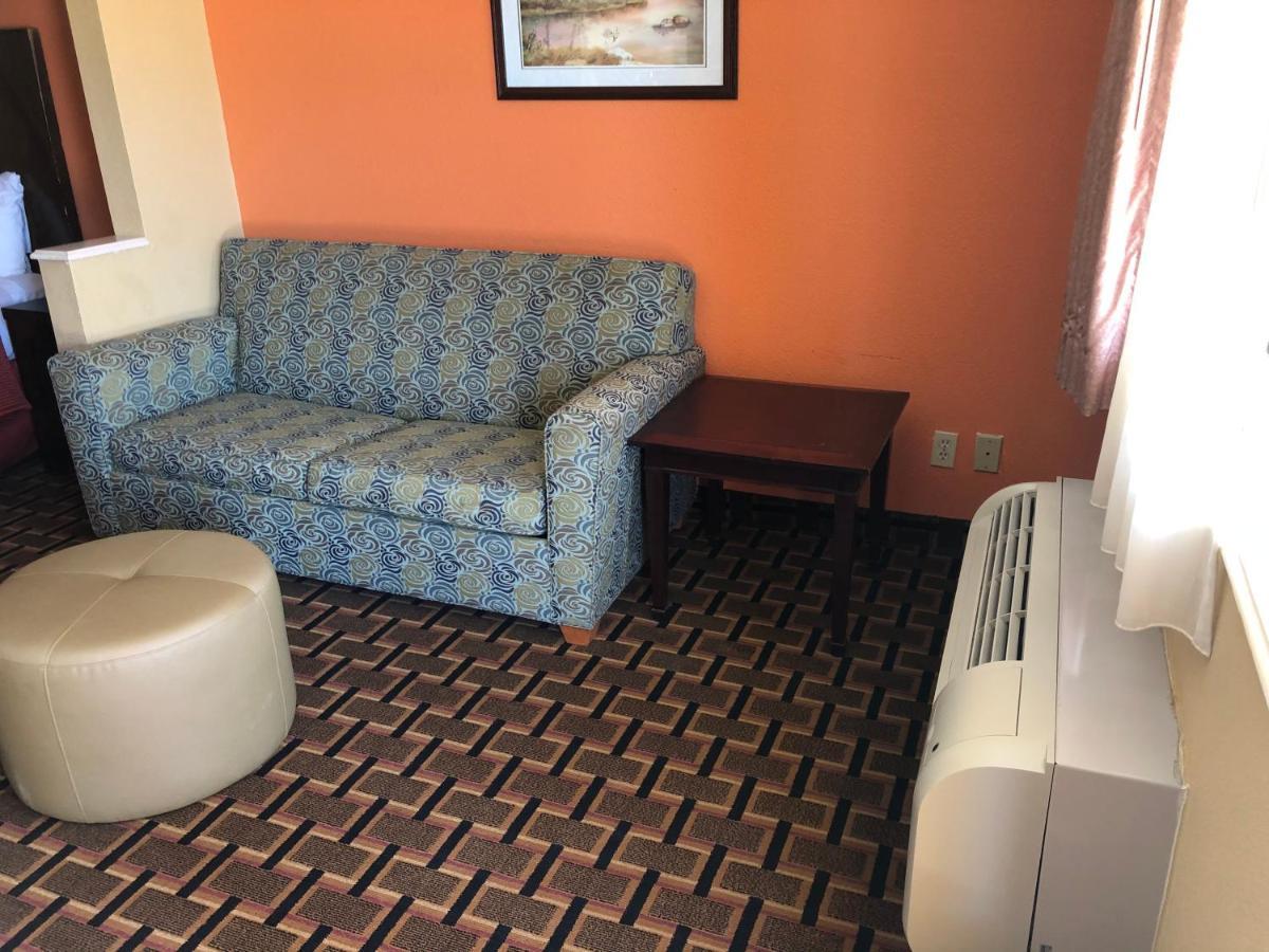 La Grange Executive Inn And Suites Bagian luar foto