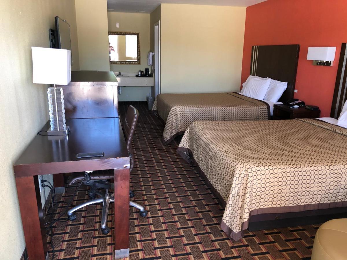 La Grange Executive Inn And Suites Bagian luar foto