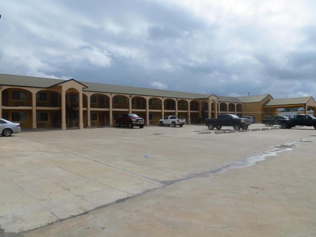 La Grange Executive Inn And Suites Bagian luar foto